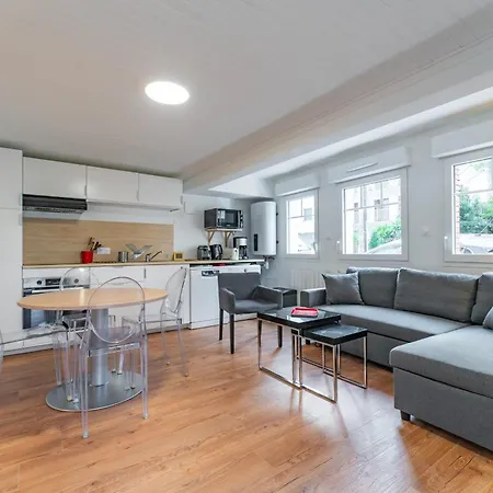 Apartment Lovely Fully Renovated T2 For 4 People Prime Location