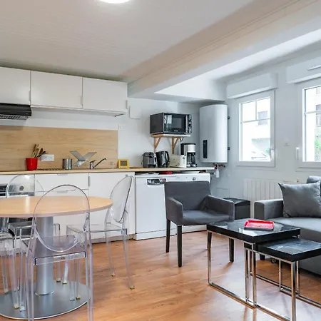 Lovely Fully Renovated T2 For 4 People Prime Location Apartment *