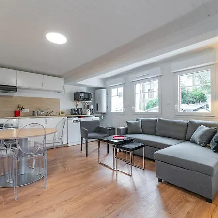 Lovely Fully Renovated T2 For 4 People Prime Location Apartment